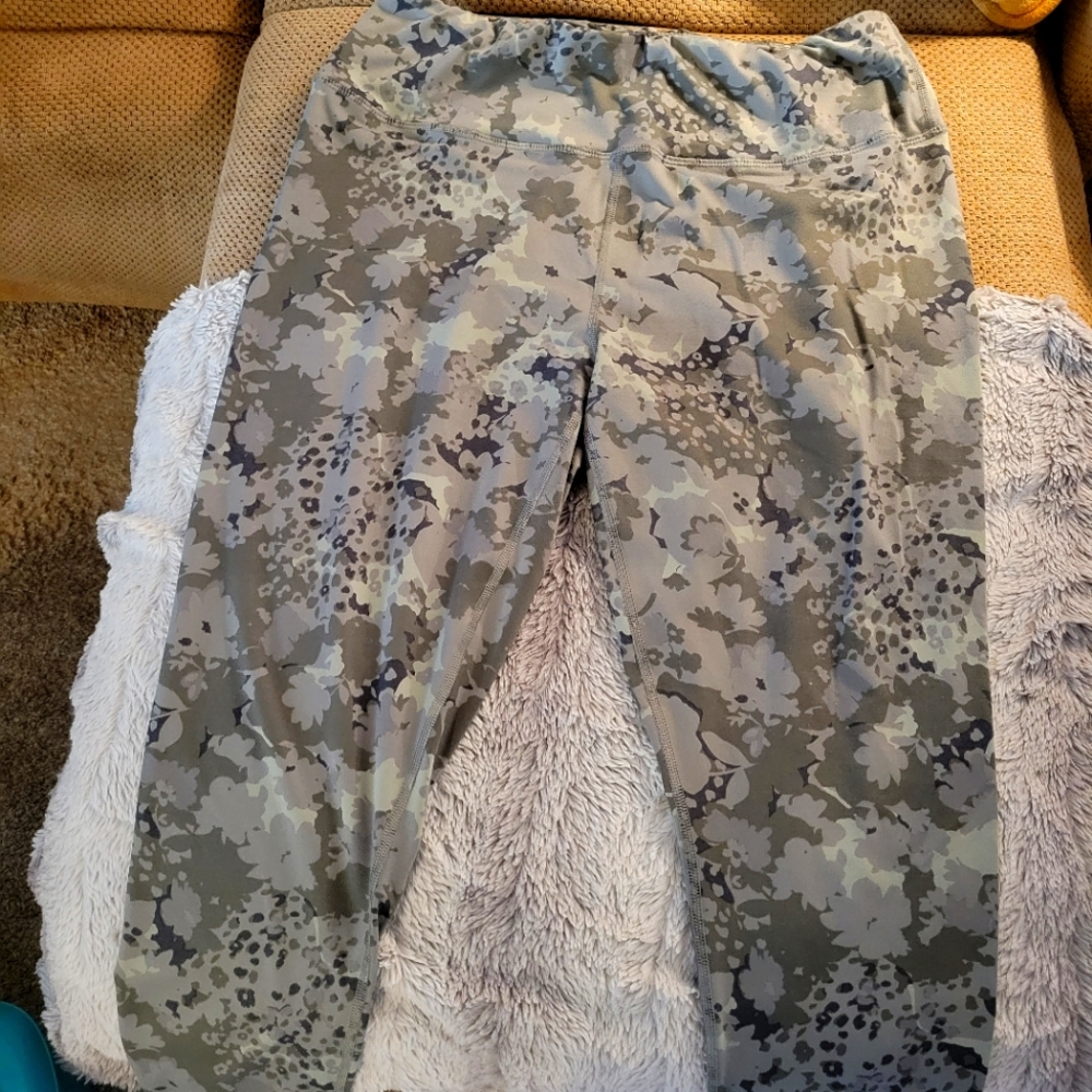 Maurices XL green floral leggings